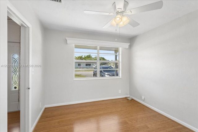 5761 SW 41st St, West Park, FL 33023