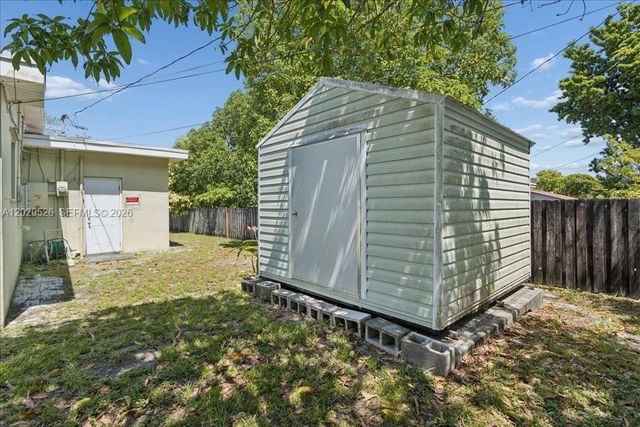 5761 SW 41st St, West Park, FL 33023