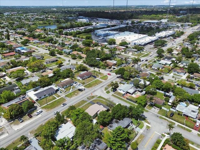 5761 SW 41st St, West Park, FL 33023