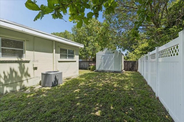 5761 SW 41st St, West Park, FL 33023