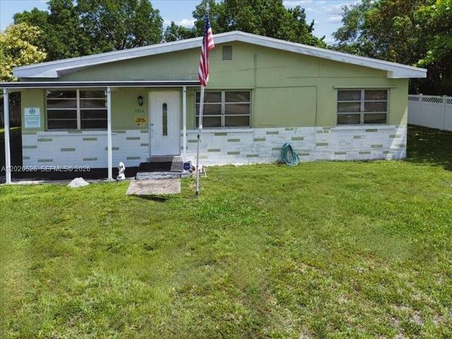 5761 SW 41st St, West Park, FL 33023