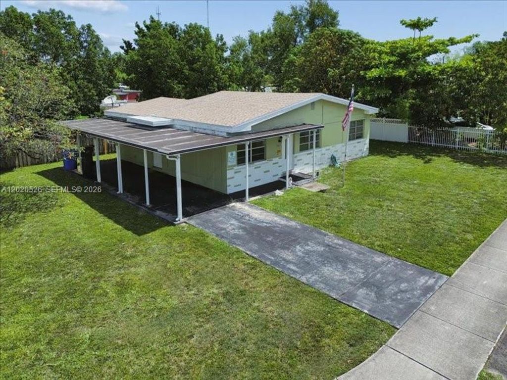 5761 SW 41st St, West Park, FL 33023