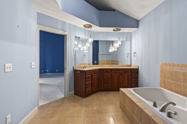 4036 River Drive 4036, Moline, IL 61265