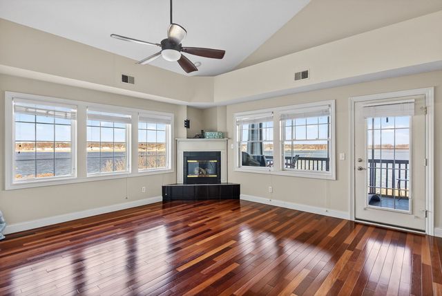 4036 River Drive 4036, Moline, IL 61265