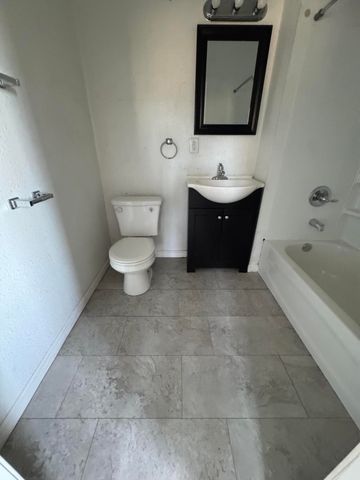 1511 N Lyon Avenue, Springfield, MO 65803