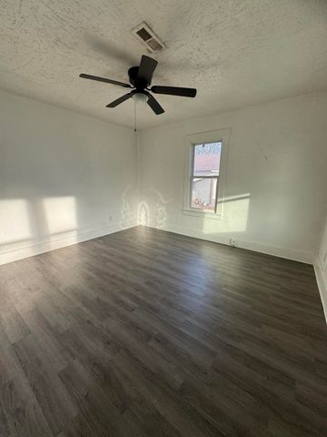 1511 N Lyon Avenue, Springfield, MO 65803