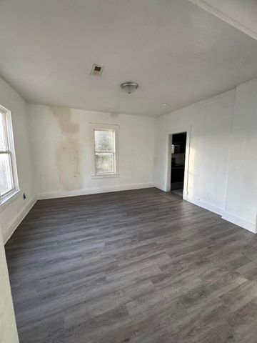 1511 N Lyon Avenue, Springfield, MO 65803