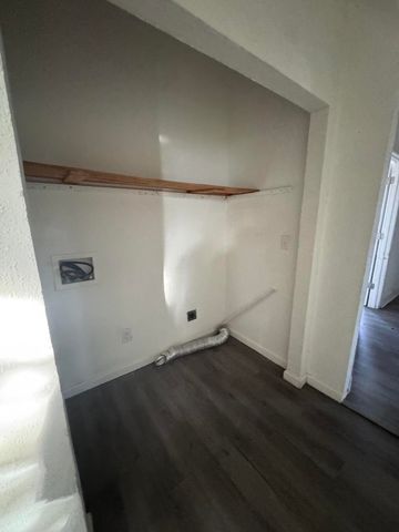 1511 N Lyon Avenue, Springfield, MO 65803