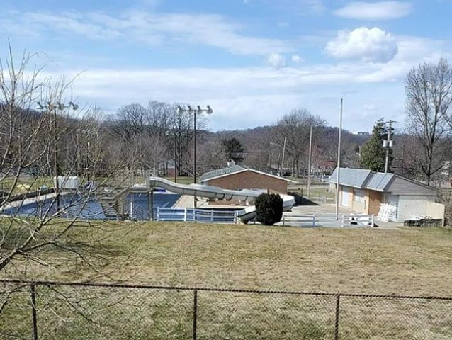 27 Richmond St, Crafton, PA 15205