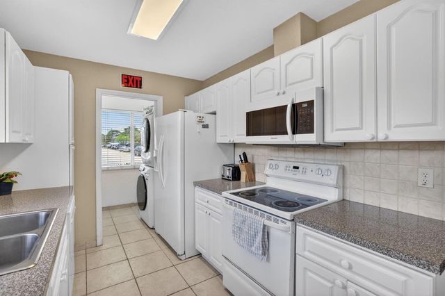 305 SW 16th Street, Fort Lauderdale, FL 33315