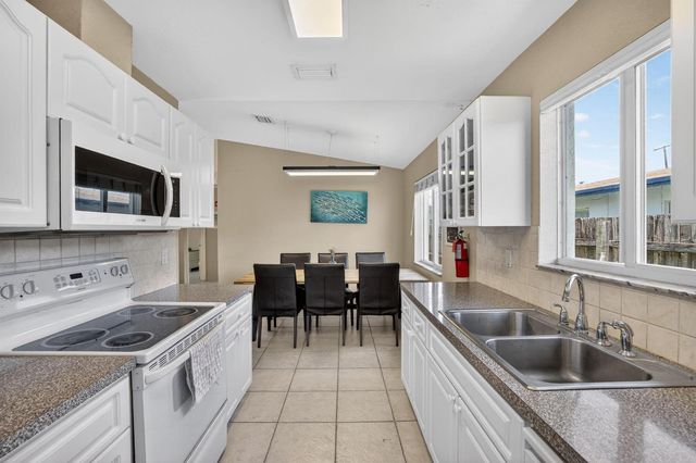 305 SW 16th Street, Fort Lauderdale, FL 33315