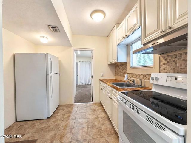 431 N Grandview Avenue B, Daytona Beach, FL 32118