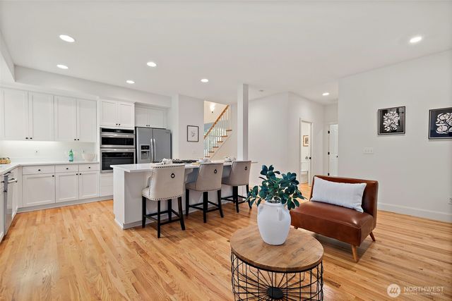 6712 127 Place SE, Bellevue, WA 98006
