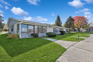 7411 Leisure Village Avenue 7411, Fox Lake, IL 60020