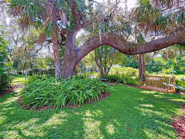 12040 RIVERHILLS DRIVE, Tampa, FL 33617