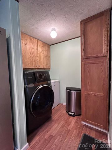 135 Phillips Road, Spruce Pine, NC 28777