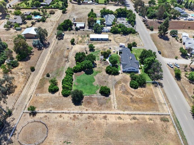 12583 Heather Lane, Clovis, CA 93619