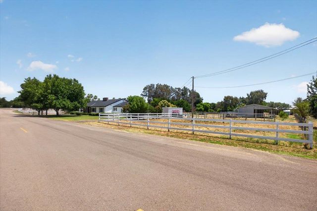 12583 Heather Lane, Clovis, CA 93619