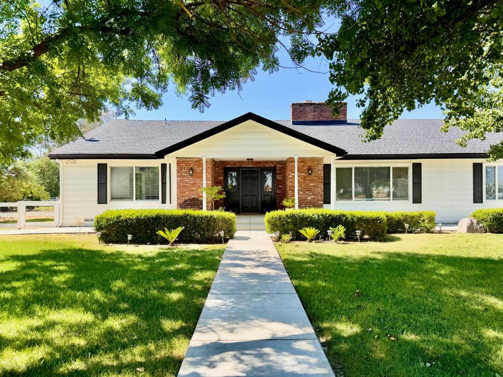 Image 1 of property listing at 12583 Heather Lane, Clovis, CA 93619