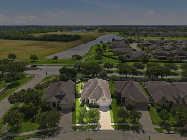 703 Victory Terrace Lane, Friendswood, TX 77546