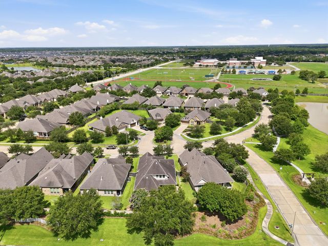 703 Victory Terrace Lane, Friendswood, TX 77546