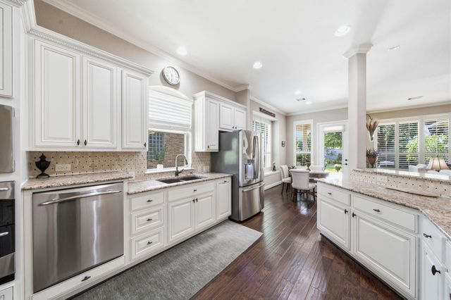 703 Victory Terrace Lane, Friendswood, TX 77546