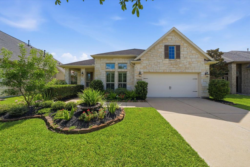 703 Victory Terrace Lane, Friendswood, TX 77546
