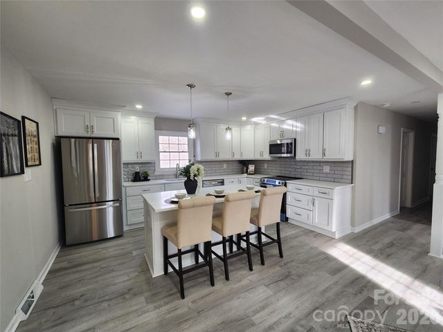 2411 Kimway Drive L17, Matthews, NC 28105