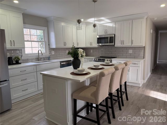 2411 Kimway Drive L17, Matthews, NC 28105