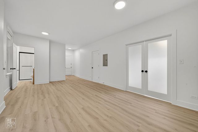 6967 N Bell Avenue 2, Chicago, IL 60645