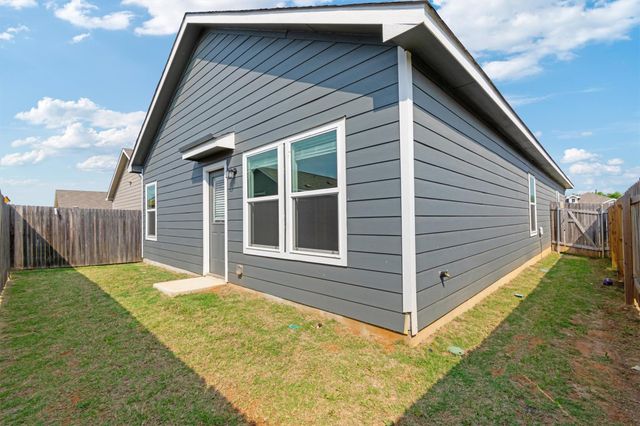 348 Soapstone PASS, Maxwell, TX 78656