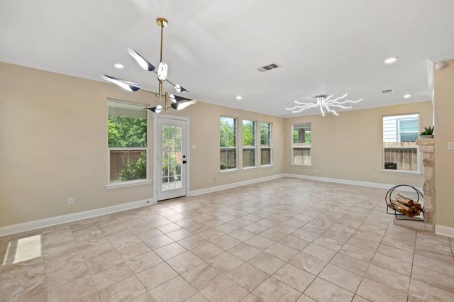 2950 E Old Settlers BLVD 11, Round Rock, TX 78665
