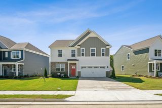 27 AVONWOODS DR, Staunton, VA 24401