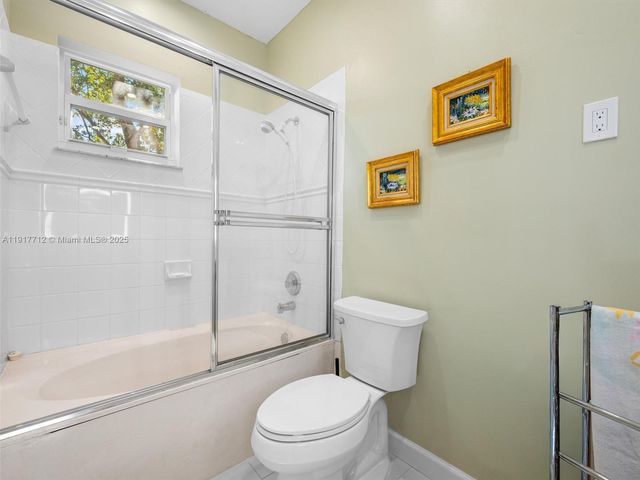 733 NW 170th Ter, Pembroke Pines, FL 33028