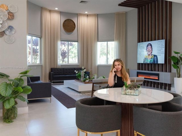 733 NW 170th Ter, Pembroke Pines, FL 33028