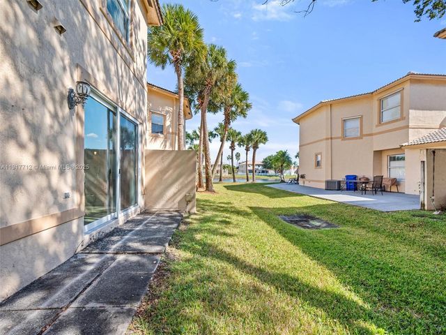 733 NW 170th Ter, Pembroke Pines, FL 33028