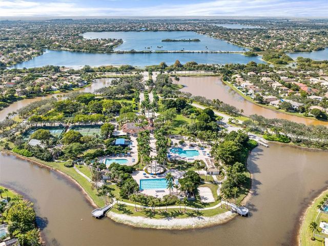 733 NW 170th Ter, Pembroke Pines, FL 33028