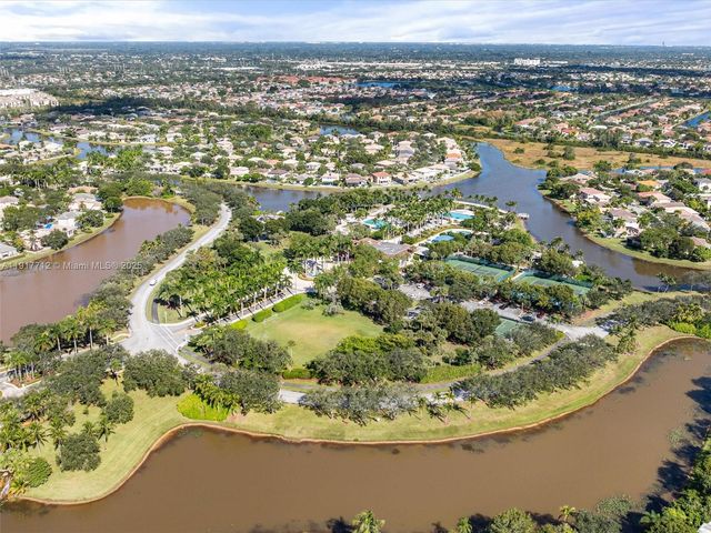 733 NW 170th Ter, Pembroke Pines, FL 33028