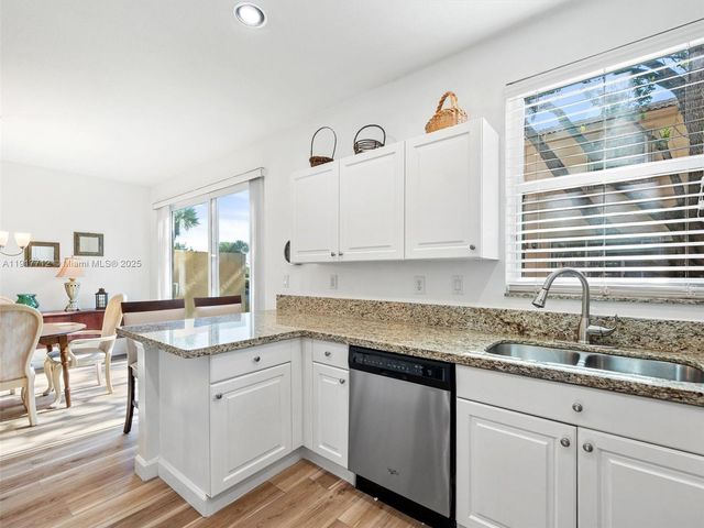 733 NW 170th Ter, Pembroke Pines, FL 33028