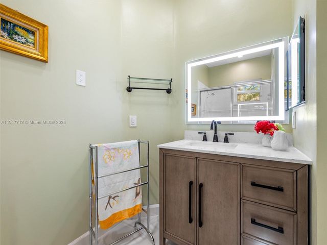 733 NW 170th Ter, Pembroke Pines, FL 33028