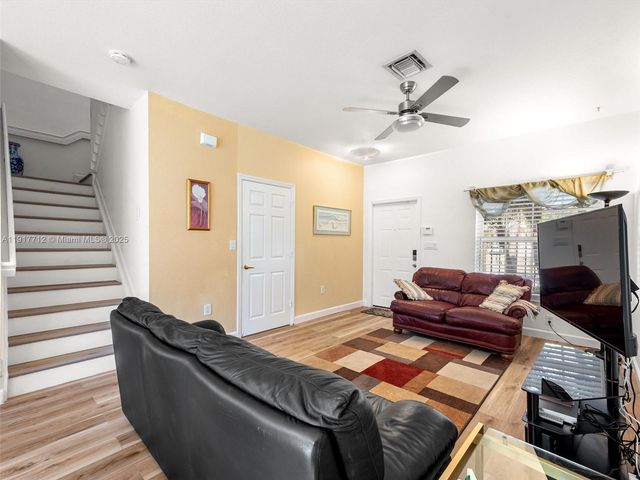 733 NW 170th Ter, Pembroke Pines, FL 33028