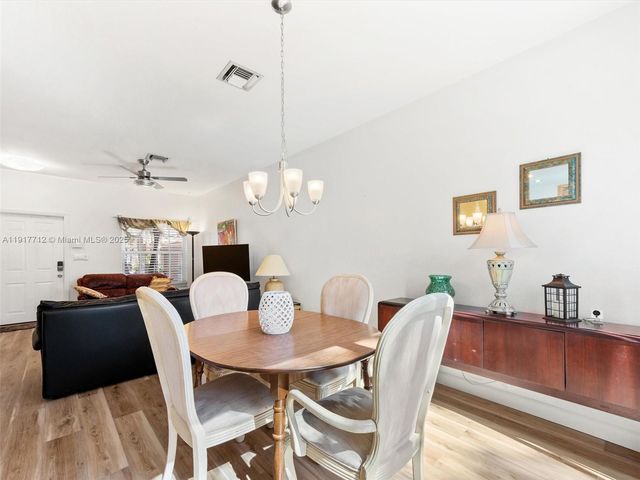 733 NW 170th Ter, Pembroke Pines, FL 33028