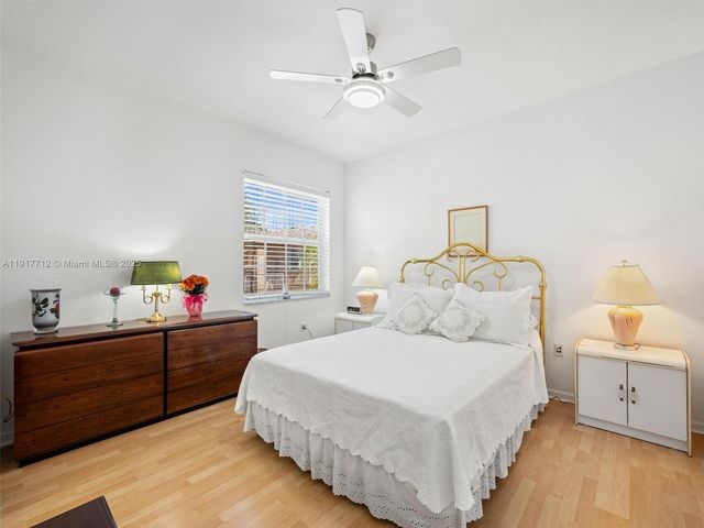 733 NW 170th Ter, Pembroke Pines, FL 33028