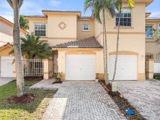 733 NW 170th Ter, Pembroke Pines, FL 33028