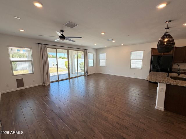 9948 E THORNBUSH Avenue, Mesa, AZ 85212