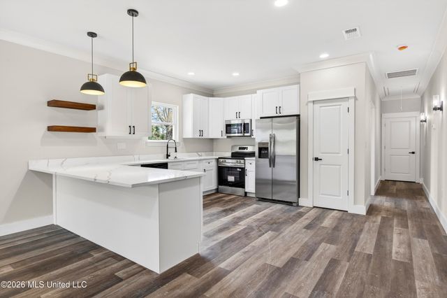 2041 Southern Avenue, Biloxi, MS 39531