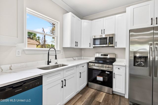 2041 Southern Avenue, Biloxi, MS 39531