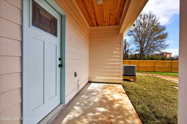 2041 Southern Avenue, Biloxi, MS 39531