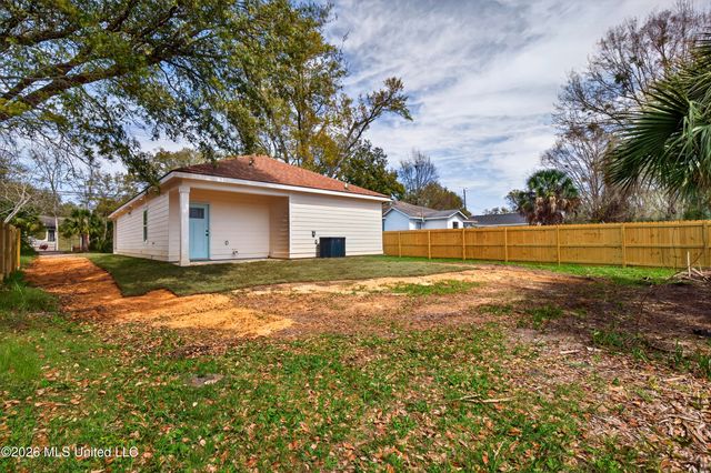 2041 Southern Avenue, Biloxi, MS 39531