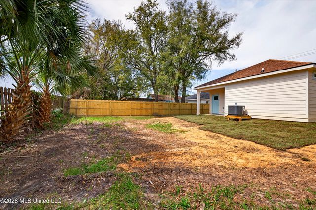 2041 Southern Avenue, Biloxi, MS 39531